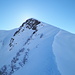 Ormai sulla cresta Nord, la cima copre il sole