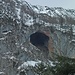 Das Frauenloch... ein Schelm, wer hier auf dumme Gedanken kommt ;-) ! Das Tennengebirge beherbergt mit der Eisriesenwelt übrigens die größte Eishöhle der Welt.