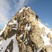 Wunderschöne, manchmal ausgesetzte, Felskletterei (II) im Gipfelaufbau des Gross Fiescherhorn