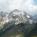 10.06.2008: Gipfelblick nach Westen zu Hochblasse, Hochplatte und Geiselstein.
