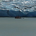 La barchetta carica di turisti prosegue senza di noi verso il Glaciar Grey prima di rientrare alla base.