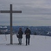 Marijana und André erreichen den Belchen-Gipfel auf 1414m Höhe.