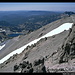 Lake Helen ( und davor die Aufstiegsroute) vom Gipfel des Lassen Peak, Kalifornien, USA
