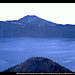 Wizard Island (Vordergrund) und Mount Scott (Hintergrund), Crater Lake, Oregon, USA