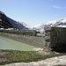 Staumauer und Blick Richtung Grimsel