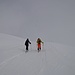 Nach ausgiebigem Halt im Tiefenbach nehmen wir den Wiederaufstieg zum Tätsch unter die Skier...das Wetter hält nicht mehr viel Himmelblau bereit...