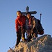 Michi und ich im Licht der aufgehenden Sonne auf dem Gipfel des Nadelhorns (4327m.ü.M.)