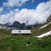 Alp Ober Träsmeren vor der Chaiserstock-Kette