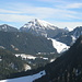 Blick zur Kohlbergspitze, die über Bichlbach aufragt.