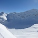Il ghiacciaio di Valleggia dalla cima del Poncione Val Piana, con il Passo della Cima di Lago sulla sinistra, nella valletta tra sole e ombra.<br />Mentre a destra la Cima di Lago.