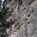 Besteigung entlang des Risses von der Rückseite des Felsens