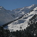 Blick von der Kühtaistraße ins Längental. Li oben der Gipfel, den ich ersteigen wollte.
Re oben der Skitourenberg Hochreichkopf, auf dem ich im Sommer 1986 rastete.