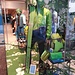 Schön assortiertes Skitourenoutfit: sogar Schaufel und Thermosflasche in Froschgrün!