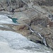 Hier hört der Gletscher auf. Mal schauen wie lange noch - der kleine See da braucht sicher auch bald einen eigenen Namen :(