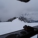 Hübscher Rastplatz bei einer Alphütte. Das Aquarium (=Skibrille) nehme ich nur bei difusen Verhältnissen mit (oranges Glas).