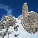 Couloir zu den Falkentürmen - wir hatten keine Lust auf das Gewühle, der Schnee schein auch recht locker. Die Gruppe rechts stieg hinauf.