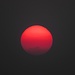 Sonnenuntergang mit viel Dunst zaubert einen großen, roten Lampion<br /><br />Un tramonto con molta foschia crea un grande lampioncino rosso