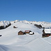 Hütten im Schnee auf Festi - im Hintergrund das Pizolgebiet jenseits des Churer Rheintales