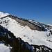 Unten rechts Skihütte, oben links Schäfler. Dazwischen der Aufstieg über den Chalberer.