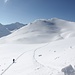 <b>La stragrande maggioranza degli escursionisti aggira il Piz Davo Sassè, supera la Fuorcla Fenga Pitschna (ca. 2650 m) e scende verso la Heidelberger Hütte. L’itinerario è fattibile anche con sci da discesa. </b>