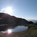 Rückblick vom Anstieg zur Großen Laugenspitze über das Laugenseelein zur Kleinen Laugenspitze; im rechten Hintergrund die Dolomiten.