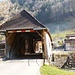 Die alte gedeckte Holzbrücke über den Necker