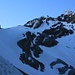 Langsam wirds Tag beim Aufstieg zum Bütlassesattel (3020m). Rechts sind der Böse Tritt (3224m) und das Gspaltenhorn (3436,1m).