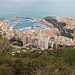 Im Aufstieg zum Tête de Chien - Ausblick. Die Umgebung des Landeshöhepunktes von Monaco wirkt vor dem Häusermeer beinahe idyllisch.