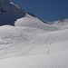 Wunderbare Pulverabfahrt vom Zwieselbachjoch - da bekommt man geradezu Mitleid mit dem armen Schneeschuhgeher im Abstieg :(