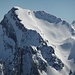 die schöne NW-Flanke der Grabspitze bietet sich für eine SKT perfekt an(9. März) - ZOOM- hier hält sich der Schnee lange Zeit, daher auch der alte Name Hochferner, er kommt von dem eingelagerten Firnfeld in der Nordflanke