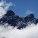 Die <strong>Jungfrau</strong> (4158 m) mit dem traumhaften und schwierigen Nordostgrat (S+; IV) über den Wolken.