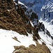 Abstiegsweg II - das und der Schneegrat vor'm Gipfel waren heute meine Schlüsselstellen. Die Querung unten findet auf blankem Eis statt.