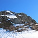 Im Anstieg zum Floch - Südgrat; die Schneeflecken oben sind knallhart gefroren, und auch der Boden ist unangenehm zu begehen.