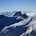 Blick über Alpsteingrate in die Zentralschweiz. Markant in der Bildmitte der Wildhauser Schafberg, welchen ich in diesem Winter bereits über die [tour74218 Ostwandrinne] besucht habe und meine beiden Tourenpartner am Folgetag über die selbe Route besteigen sollten.