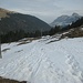 Schnee suchen in der Apfahrt zum Sämtisersee