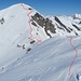 Tscheischhorn S-Gipfel – weiter geht’s auf den Ski bis ins Pässchen hinunter, dann zu Fuss über den Aufschwung, danach auf Ski zum Gipfel