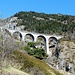 ein Blick hinauf zum Luogelkin-Viadukt