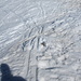 Cartello con le indicazioni sommerso dalla neve al Passo di Pianca Bella