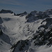 Die Westliche Schwarzenbergspitze steht im Skitourenführer, wird aber kaum angesteuert.<br />Unter den Schwarzenbergspitzen sieht man den Bruch des Alpeiner Ferners.