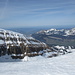 Blick nach Nordosten:<br />links der Ausläufer des Gipfelplateaus vom Hinterrugg, auf der gegenüberliegenden Talseite ganz rechts der Lütispitz