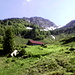 Die Hütte ist Unterlänggli (1649m), im Hintergrund der mächtige Klotz Gamsberg (2385m)