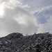 man quert die Ostseite des Gipfels