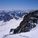 Im karnischen Hauptkamm ist es dunstig, etwas klarer in den Dolomiten (für größere Ansicht auf das Foto klicken und nach Bedarf verschieben).<br />An sehr klaren Tagen soll die Sicht 280 km betragen, heute sinds wohl, je nach Richtung, an die 150 km.