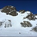 Nochmals Piz d'Err 3378m. <br /><br />Der Aufstieg führt durch die schneebedeckte Ostflanke hoch auf den kleinen Schneesattel. Anschliessend über gut gestufte Felsen hoch zum Gipfel.