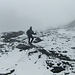 Im Abstieg durch den verschneiten Schutt unterhalb des Rindersattels