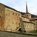 die zwischen 990 und 1030 erbaute Stiftskirche von Romainmôtier