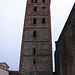La torre è alta circa 33 metri.