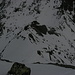 Blick vom Ostgipfel der Pleisenspitze über den Aufstiegsgrat. Mein Skidepot befindet sich re unter dem großen Felsen in Bildmitte.