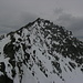 Blick nach Westen zum Hörndle. Links (auf dem Foto schwer erkennbar) befindet sich noch eine etwas höhere Graterhebung, die eigentlich der höchste Punkt der Pleisenspitze ist.