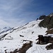 die drei Skifahrer selbstverständlich weit voraus ...